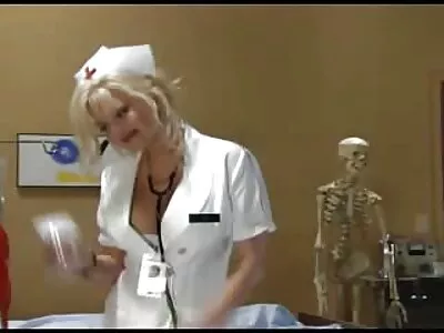 Service mit einer Muschi und einem Lächeln Video (Britney Angel) alte frauen tube