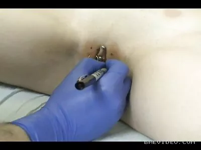 Ups, sein Schwanz fiel beim Massieren des Videos aus geile nackte reife frauen (India Summer)