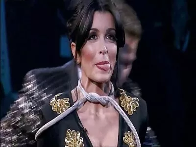 Latina Mädchen hat Titten und Arsch kostenlose reife frauen Video (Prada)