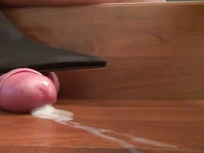 Mädchen weiß, wie man einen Schwanz hält Video (Allison sexkontakte reife frauen Moore)